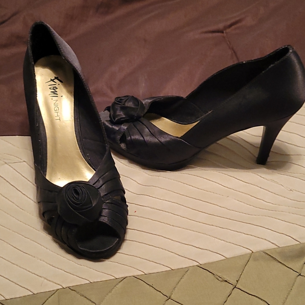 Women's black heels